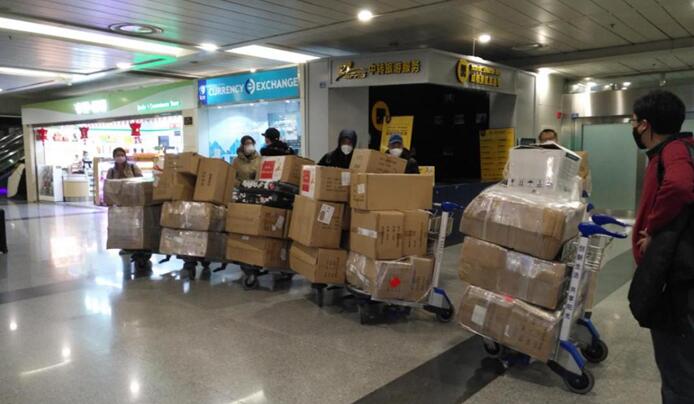 省PT视讯集团捐赠首批紧缺防疫物资运抵华西医院
