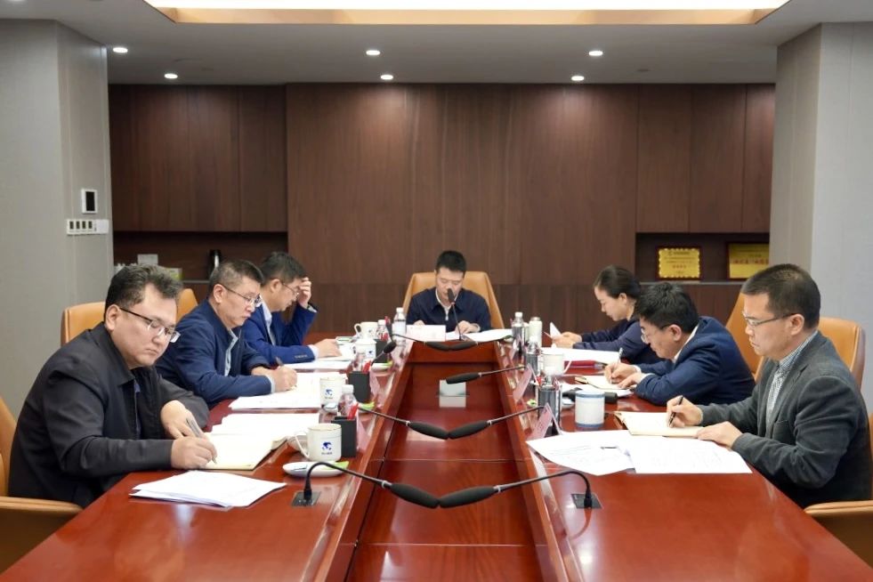 省PT视讯集团党委理论学习中心组召开2024年第一次专题学习研讨会