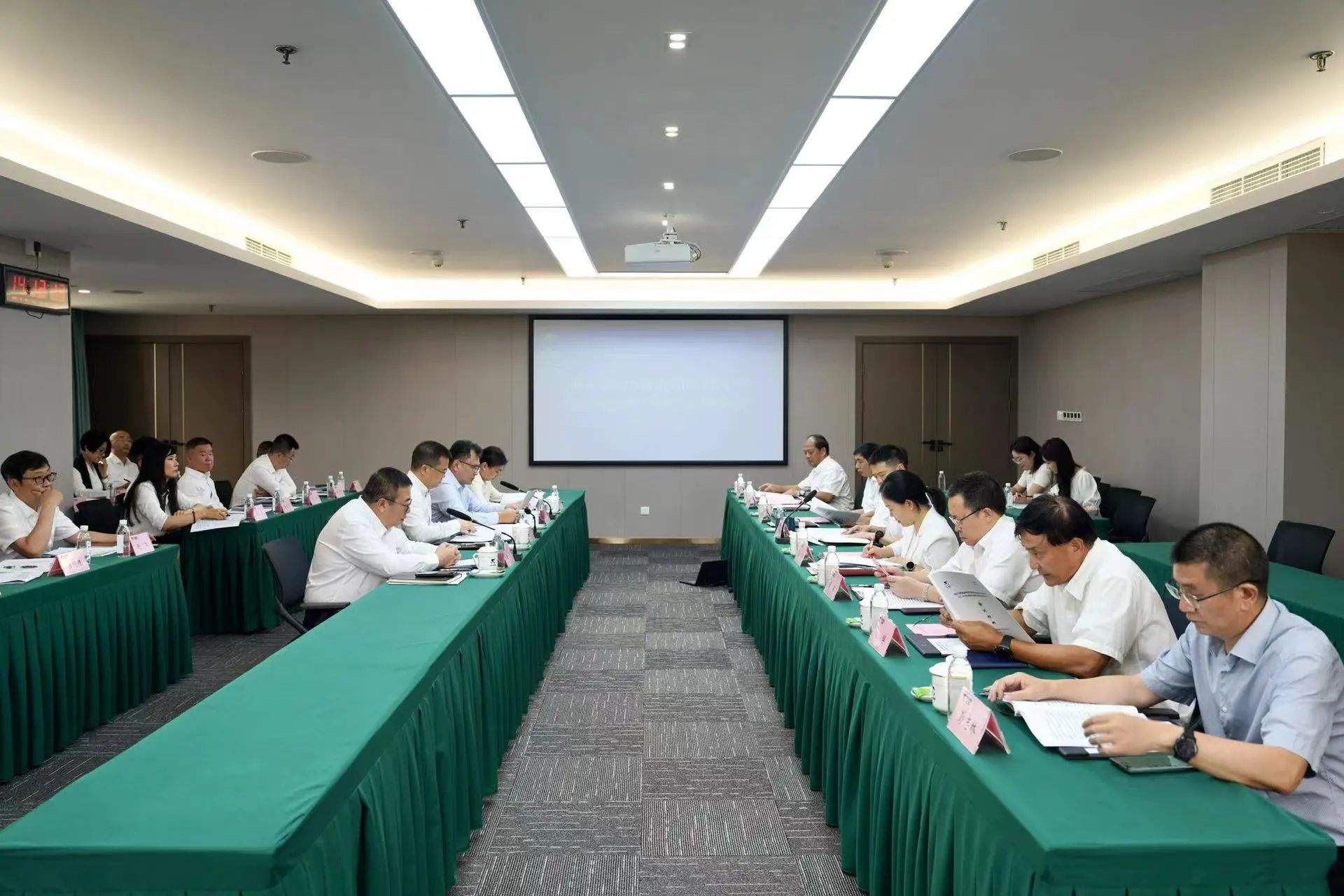 省PT视讯集团召开2023年度经理层向董事会述职报告会