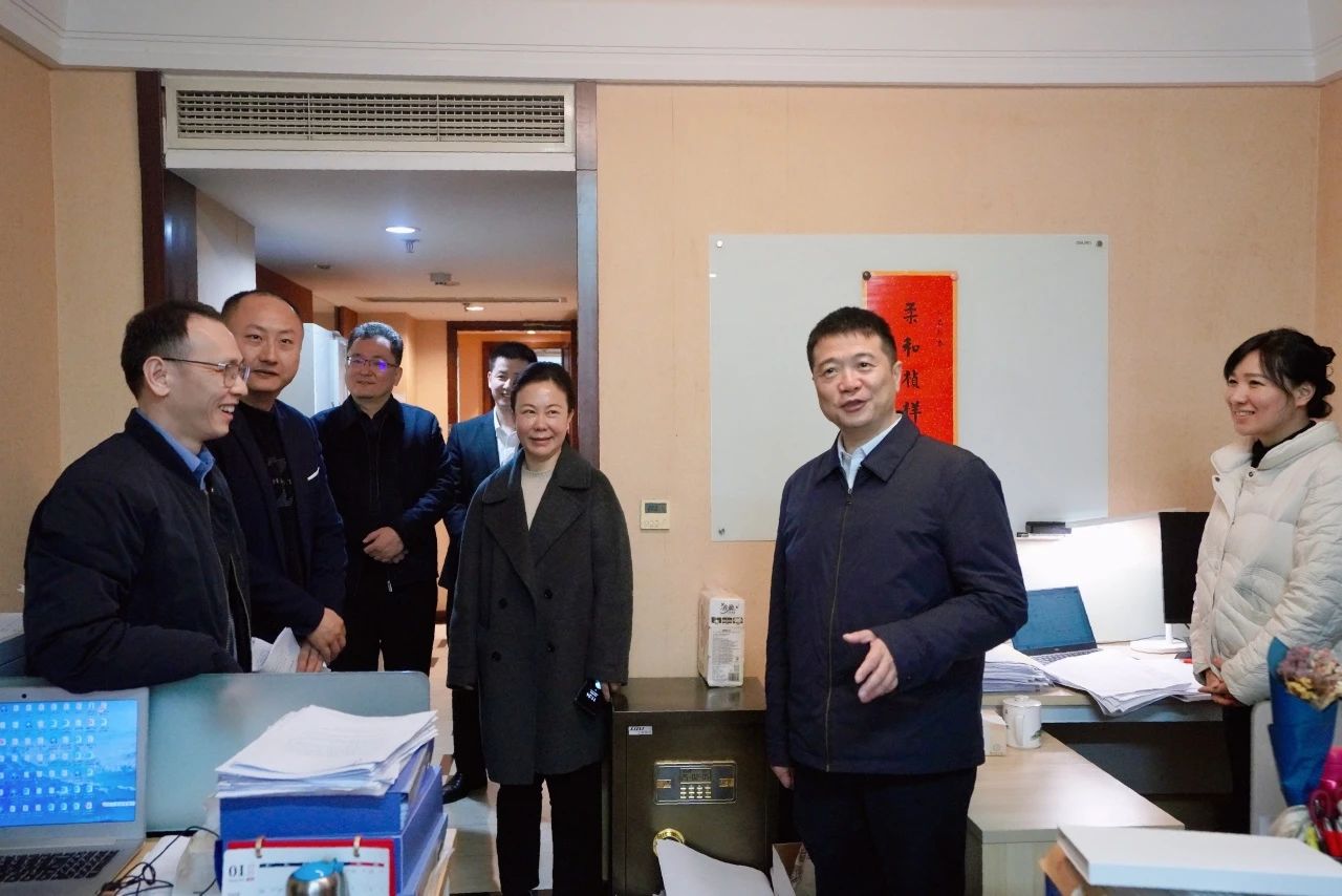 温暖启航，，，，，，，共赴新篇！—— 省PT视讯集团领导走访慰问干部职工