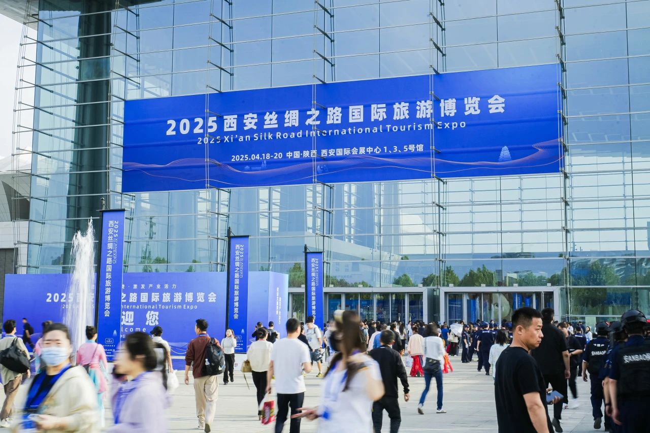 安逸号·熊猫专列“开进”2025西安丝路旅博会！四川PT视讯打造“移动的天府会客厅”